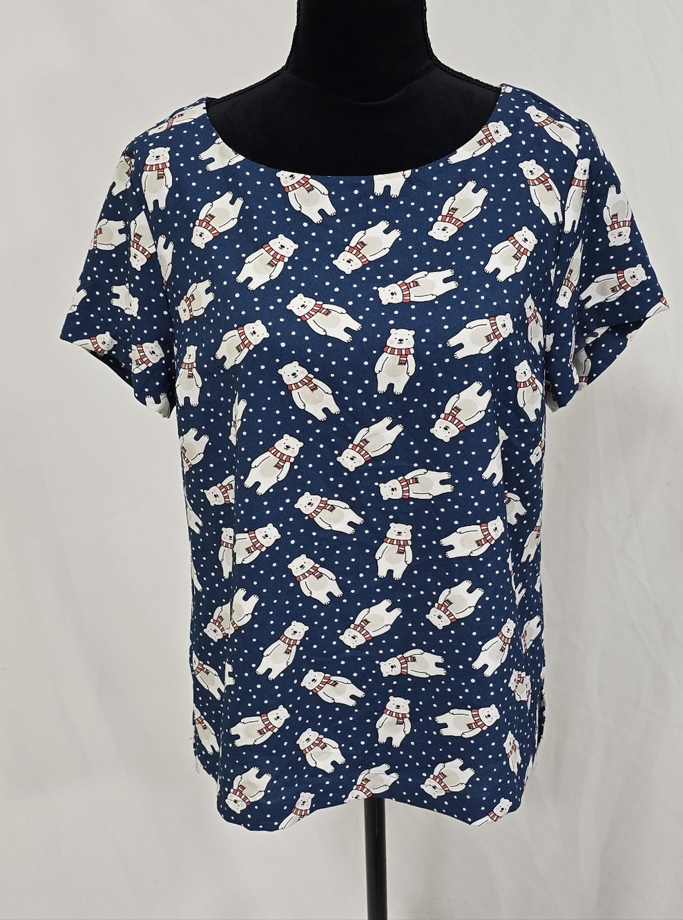 ModCloth women L polar bear christmas holiday blouse short sleeve AOP polka dot‎
